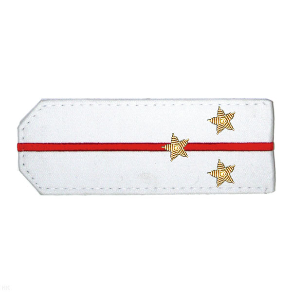 Погоны из рубаш. ткани белые с вышит. 1 красн. просв., вышит. канителью (ст. лейтенант)